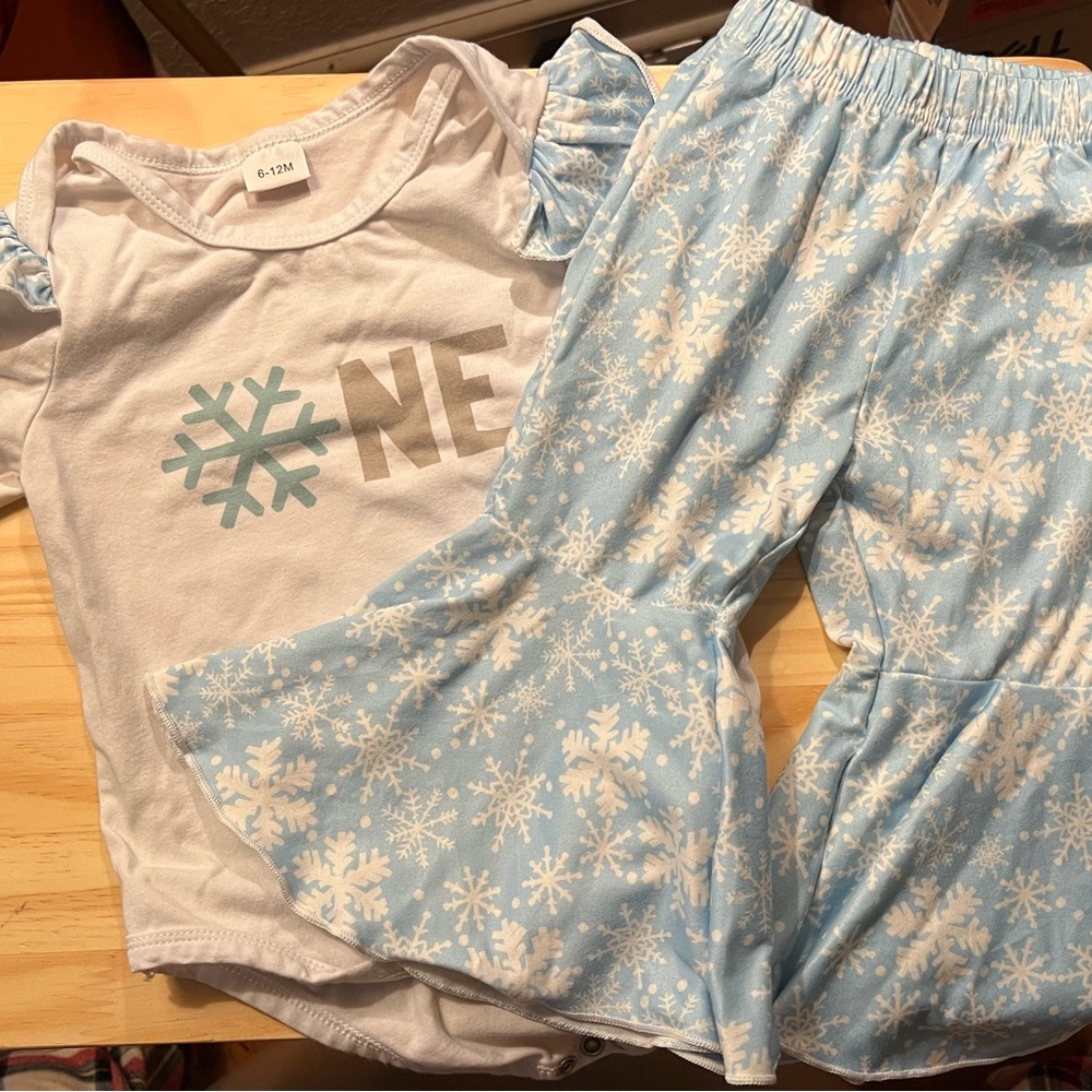 Infant’s 1st Birthday Winter ONEderland Snowflake Ruffle Set